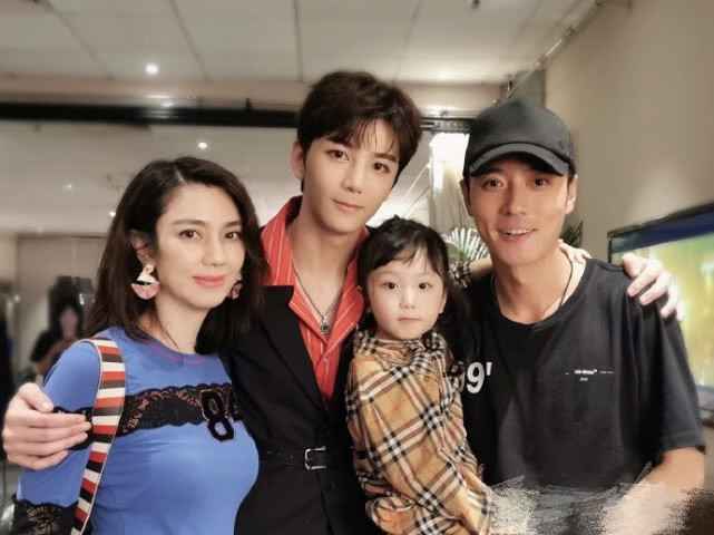 暗示离婚？洪欣晒与儿女合照秀幸福，喊话一家人一起却独缺张丹峰