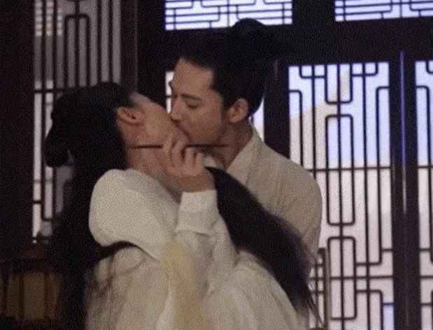 周渝民和妻子送女儿上幼儿园 被曝学费一年90万