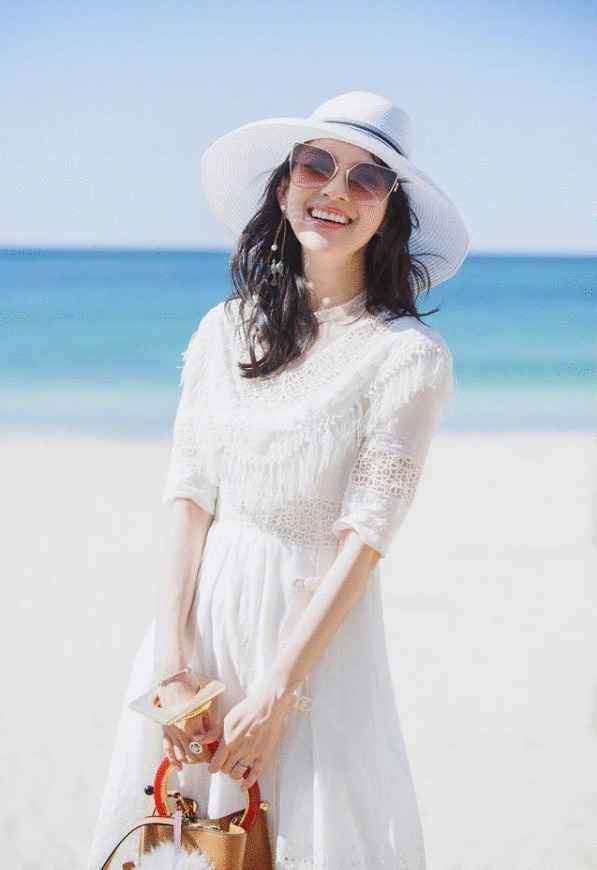 章子怡“演员收官战”惊艳全场，紧身衣+短裤减龄，尽显骨感