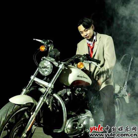 音乐人文艺韬2021年全新单曲《那个男孩》首发,歌词句句走心别有深意