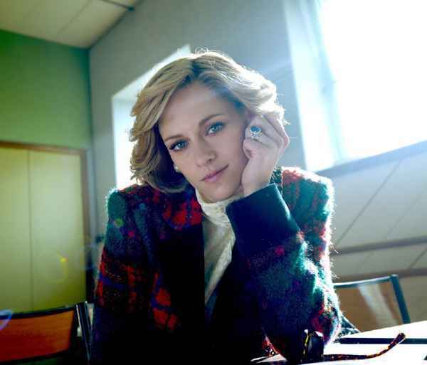 斯图尔特新片《斯宾塞》发戴安娜王妃新剧照 杰克法辛加盟饰演查尔斯