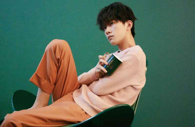 《朋友请听好》状况突发,易烊千玺忙开热点救场,网友:机智满分