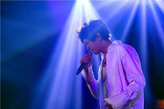 《为你着魔》新歌演唱会