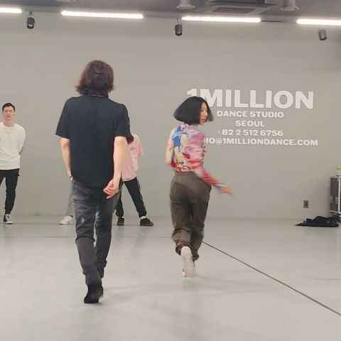 帅气魅力合体！梁俊日、Lia Kim 今携手登《Show! 音乐中心》