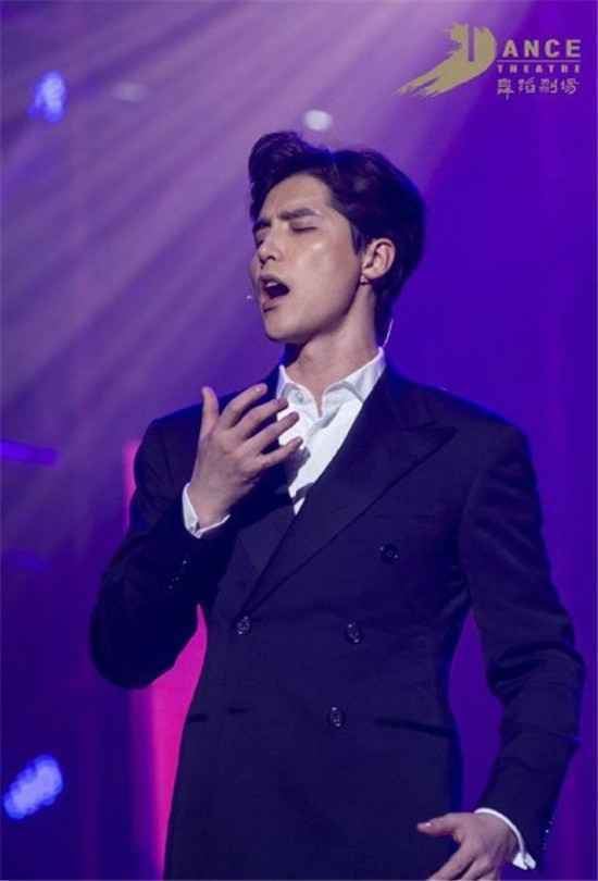 音乐剧众星汇聚北舞 阿云嘎献唱回馈母校 优秀毕业生泪洒舞台