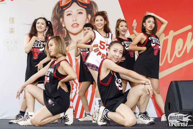 恺乐新歌MV破300万 担罗志祥巡演嘉宾