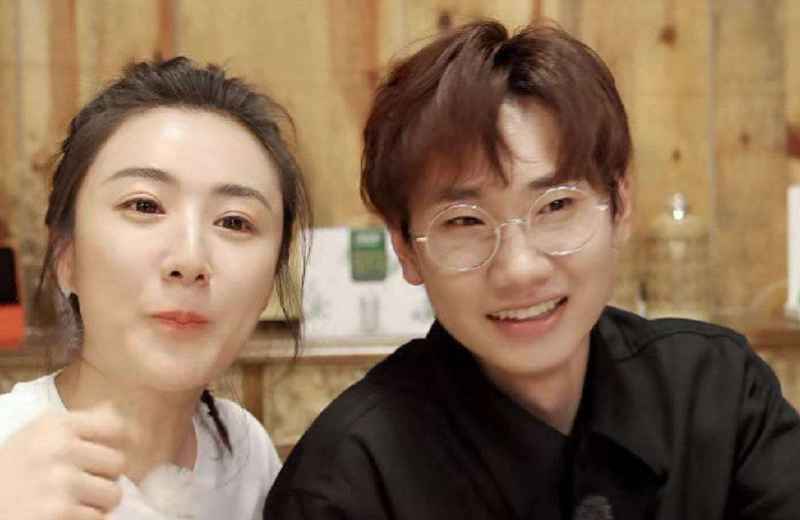 薇娅去《向往的生活》直播,何老师等人变成小助理,网友:羡慕