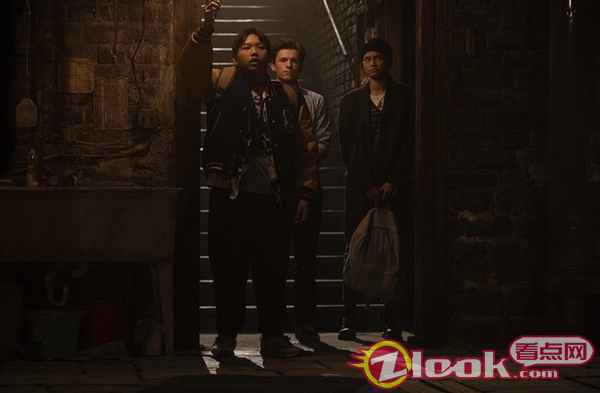 索尼影业《蜘蛛侠3》杀青！“荷兰弟”片场照竟伤痕累累？