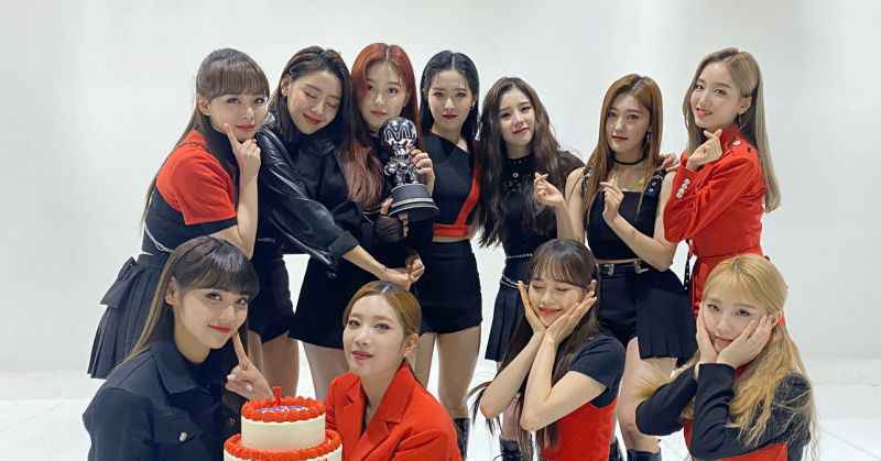 恭喜！本月少女出道一年半 音乐节目首冠入袋