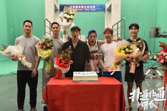 LuuBrothers《扑通扑通的青春》杀青 “跳水双雄”演绎行走的荷尔蒙