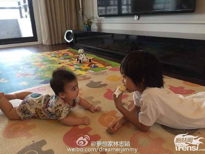林志颖晒Kimi兄弟合照:你家孩子是复印的?
