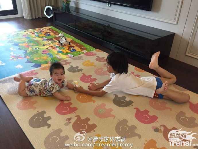 林志颖晒Kimi兄弟合照:你家孩子是复印的?