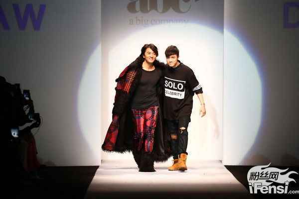 古巨基亮相上海时装周 郑伊健助阵T台秀