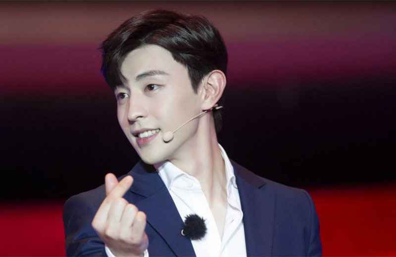 《极限挑战》正在热播，邓伦宋小宝成为组合，网友：以肤色来命名？