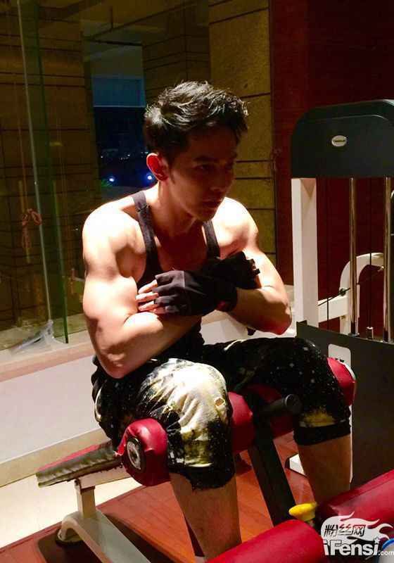 “健身狂魔”汪东城本周沪上挑战瑜伽