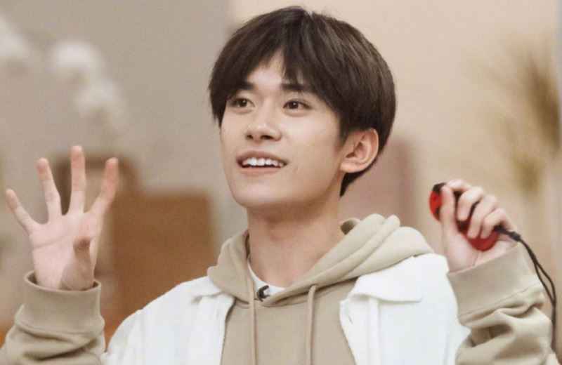 易烊千玺模仿游戏王子念经典台词，仅三字惹网友直言太可了