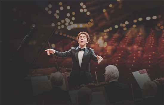 李云迪首次挑战演奏指挥全球发布肖邦协奏曲大碟