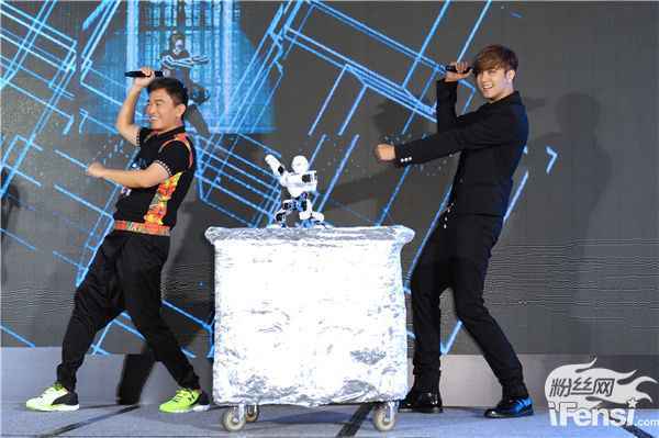 罗志祥为歌迷谋福利 疯狂世界唱回台北