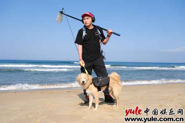 斜杠壮年陈布朗 Mr Brown重闯乐坛 大人的嘻游情歌《用力想你》