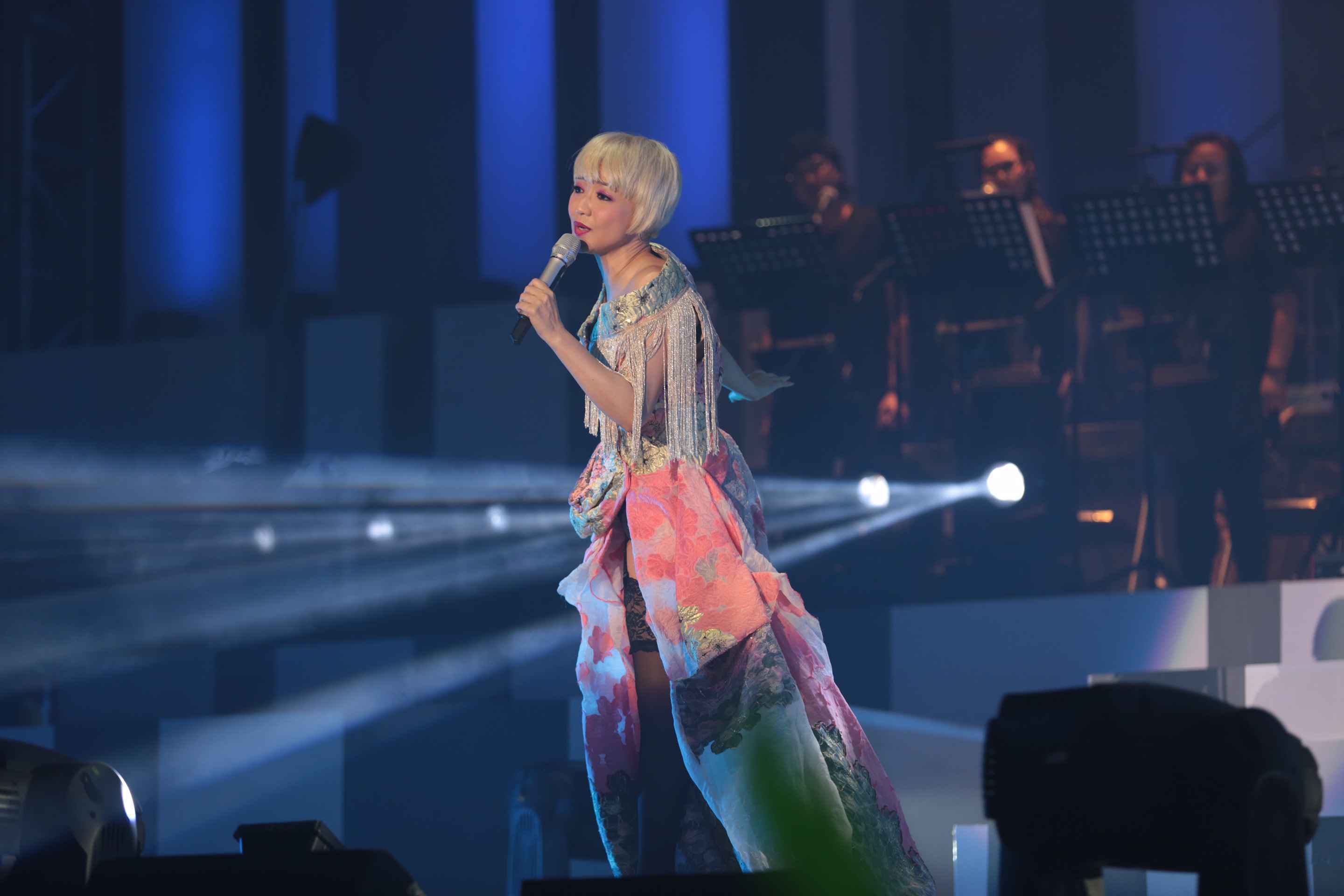 陈慧娴演唱会巡回近万歌迷热情大合唱