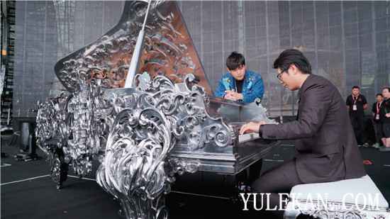 《周游记》邀来国际钢琴巨星郎朗 音乐跨界交流展露文艺气息