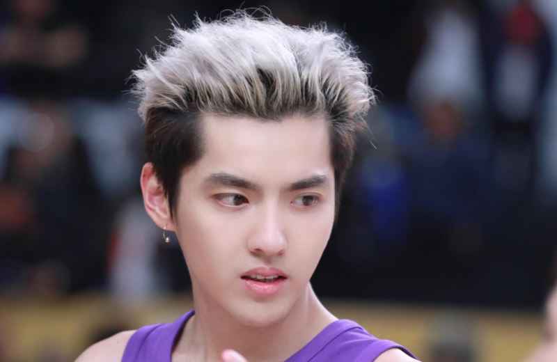 《潮流合伙人》杀青，吴亦凡独守公寓，众人拥抱含泪离开日本