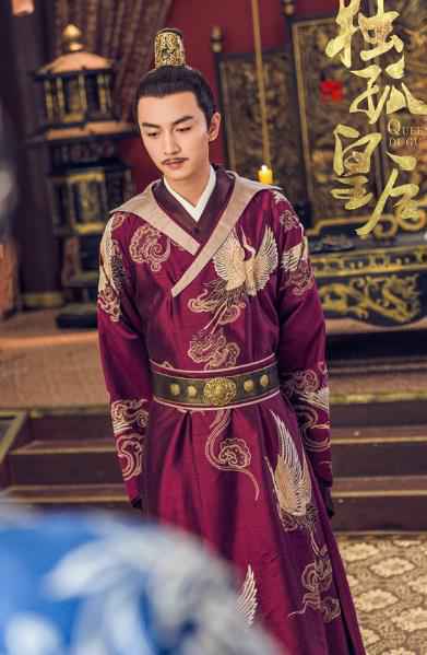 陈晓细腻演绎多面帝王 “奸人坚”引关注多部作品受期待