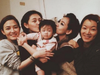 阿雅:大S爱女心切 小S第2胎后女儿“照猪养”