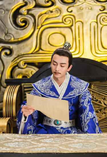 陈晓主演热播作品迎来会员收官 老年造型走心哭戏获好评