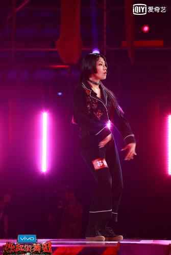 《热血街舞团》苏恋雅兔子合作演绎“暗黑系舞蹈” 陈伟霆难割心头爱