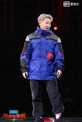 《热血街舞团》苏恋雅兔子合作演绎“暗黑系舞蹈” 陈伟霆难割心头爱