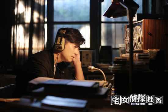 《宅女侦探》王珞丹周渝民杀人现场玩亲亲