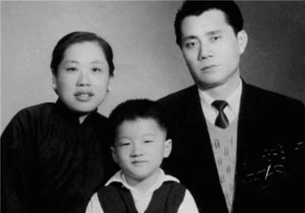 成龙羡慕父母爱情 后悔没说我爱你