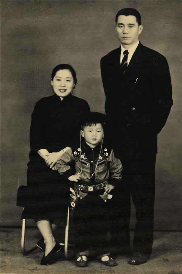 成龙羡慕父母爱情 后悔没说我爱你