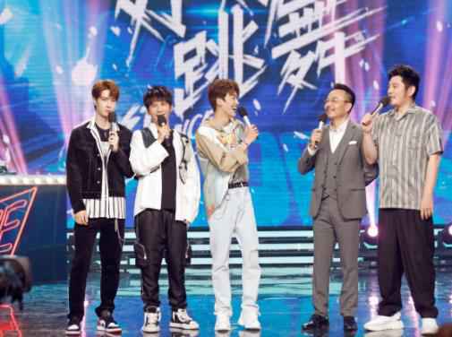 创造营学员何洛洛亮相《天天向上》舞蹈battle燃炸舞台