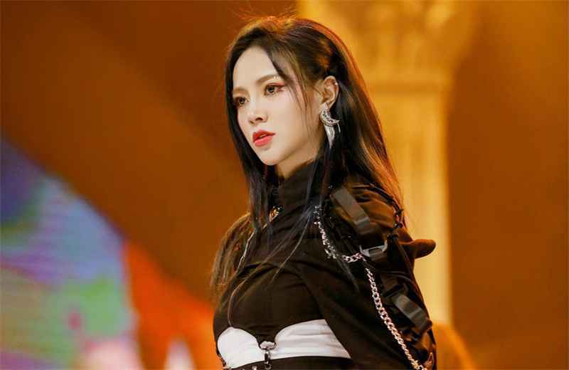 《青春有你2》前20强迎毕业，全员时尚造型，谢可寅泡面头亮眼