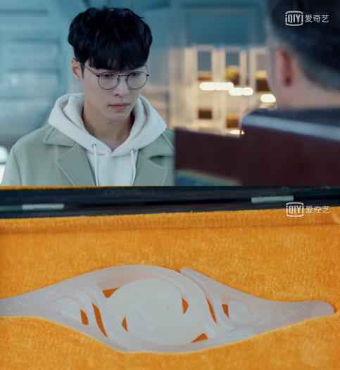 《黄金瞳》秦家野心暴露夺玉目 庄睿小队深入甘肃沙漠探佛窟