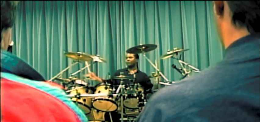 教科书级别的演奏！不愧是跟了迈克尔·杰克逊30年的鼓手啊