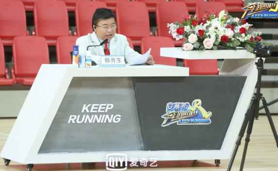 爱奇艺《奔跑吧》王嘉尔黄旭熙港普兄弟认亲 王彦霖缺席竟用替身