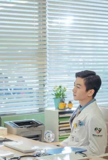 陈晓新剧演绎暖心儿科医生 医院体验实习被赞敬业