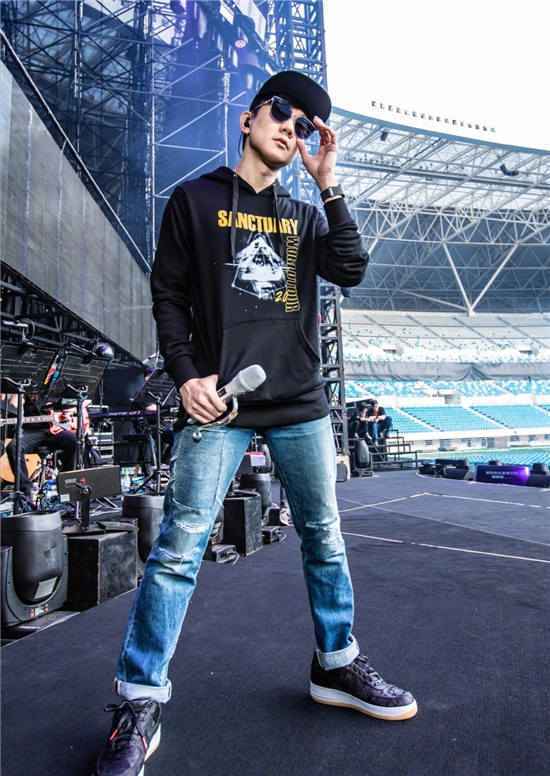 歌手林俊杰湛江演唱顺利开启，新歌拿下榜单冠军太出色