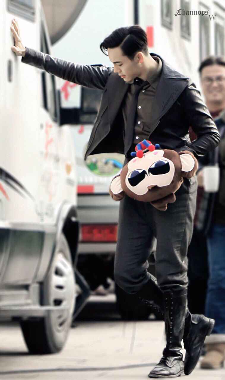 陈伟霆穿起军装来分分钟让你沦陷！