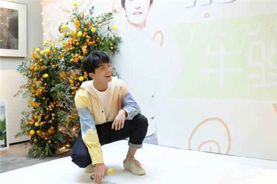 牛骏峰生日现场演唱了什么？ 牛骏峰为场粉丝准备了什么礼物？