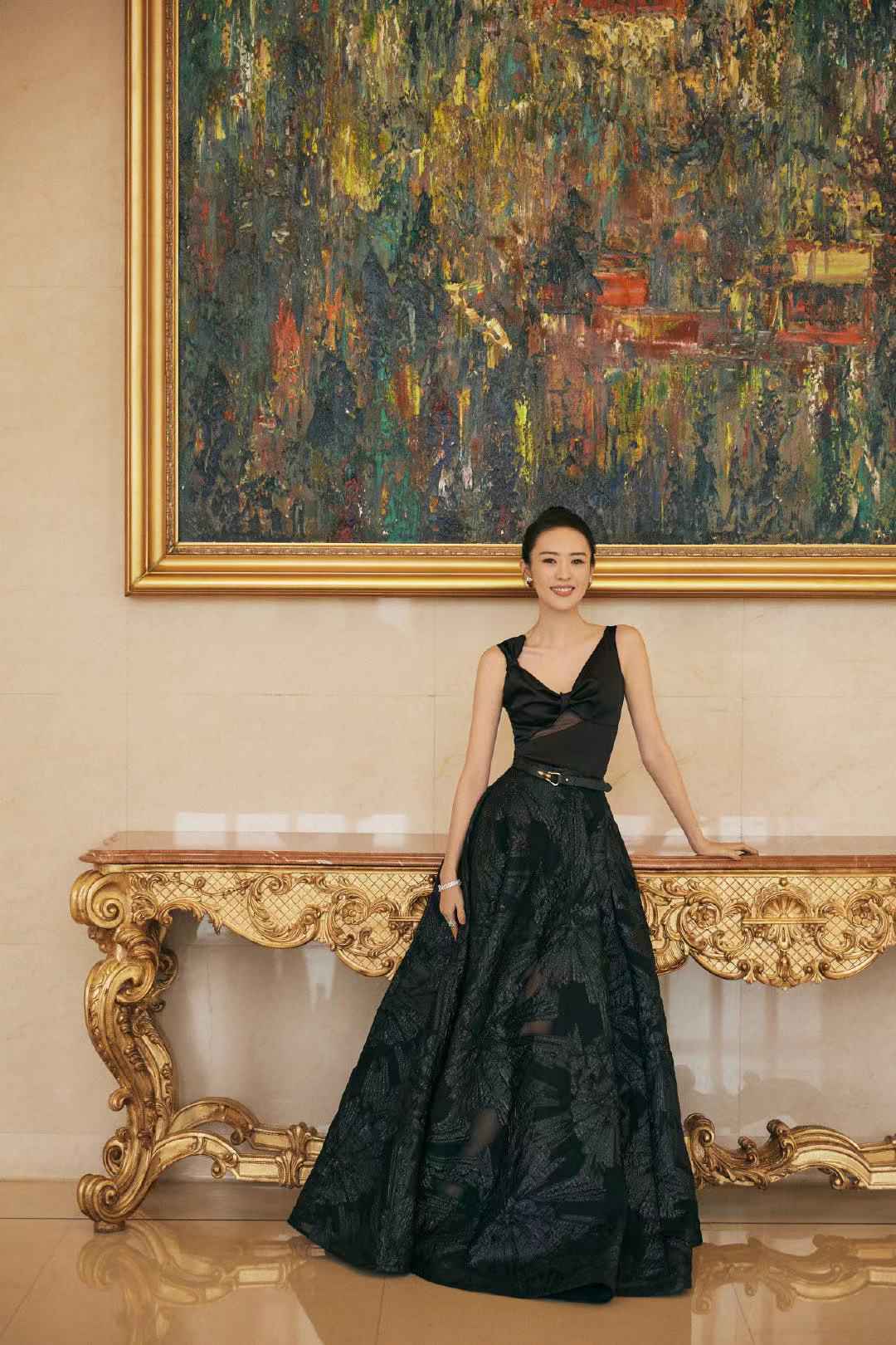 童瑶电视剧《心居》开机 挑战投行女精英引期待