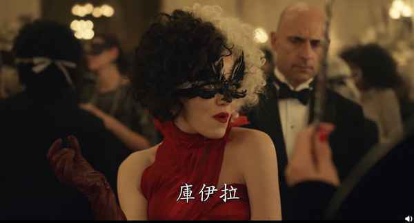 迪士尼《黑白魔女库伊拉》曝新预告 石头姐和艾玛汤普森高调亮相