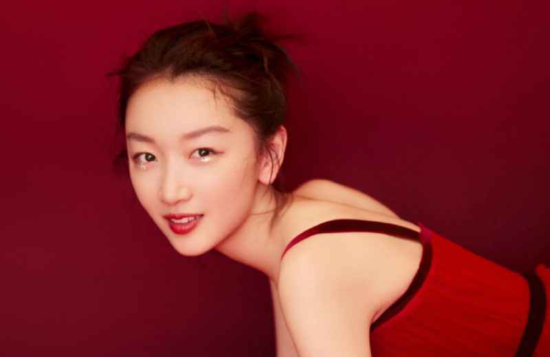 《小小的追球》周冬雨进行消防灭火演习，这反应太可爱