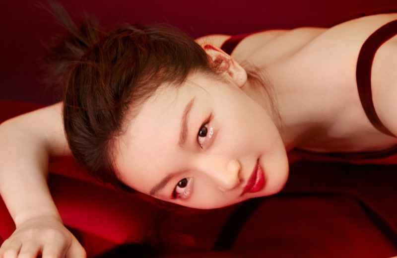 《小小的追球》周冬雨进行消防灭火演习，这反应太可爱