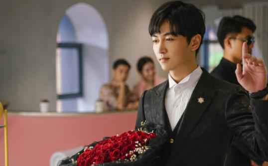 陈晓本色出演新剧热播吸粉不断 戏里戏外展现有趣的灵魂