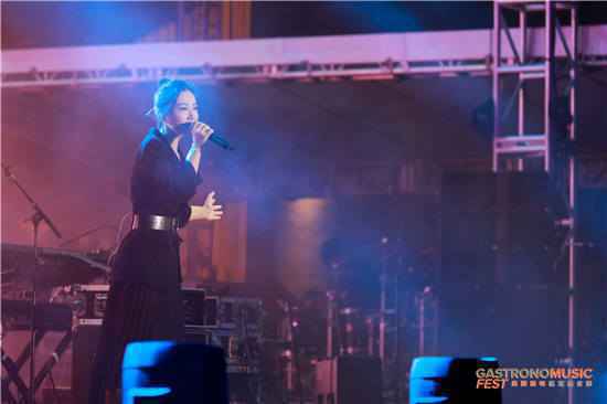 美狮锋味摇滚美食节演出嘉宾都有谁？谢霆锋演唱了什么歌曲？