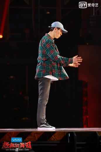 《热血街舞团》偶像选手YoungG打破质疑 “隐世高手”周游表现抢眼